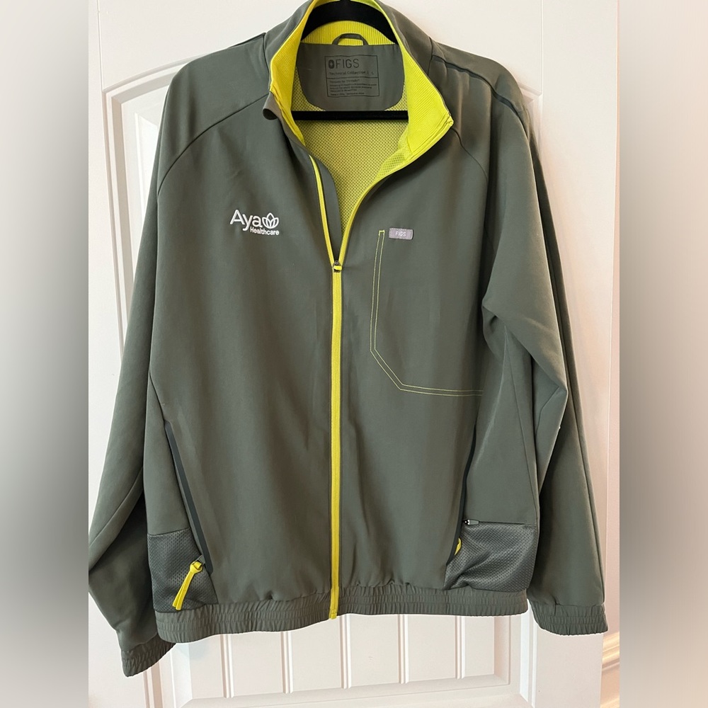 Figs scrub jacket (size large)